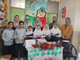 کتابخانه سیار میامی چهل و هفتمین سالگرد انقلاب را در دبستان ابراهیم آباد سفلی جشن گرفت