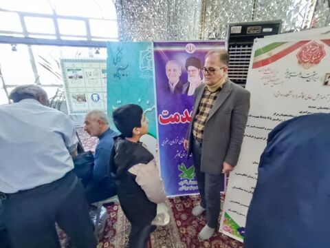 برپایی میز خدمت در مصلای نماز جمعه کاشمر