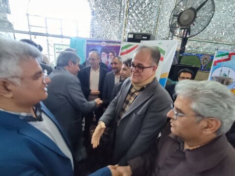 برپایی میز خدمت در مصلای نماز جمعه کاشمر