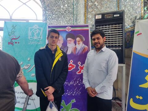 برپایی میز خدمت در مصلای نماز جمعه کاشمر