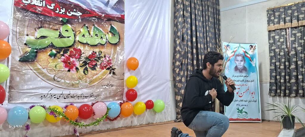 «جشن انقلاب» در مرکز کنگاور برگزار شد