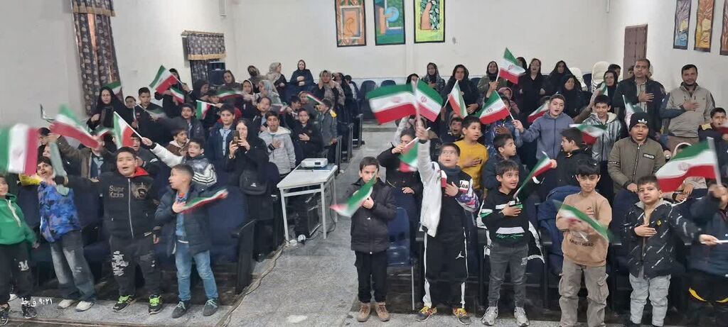 «جشن انقلاب» در مرکز کنگاور برگزار شد