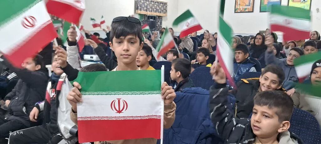 «جشن انقلاب» در مرکز کنگاور برگزار شد