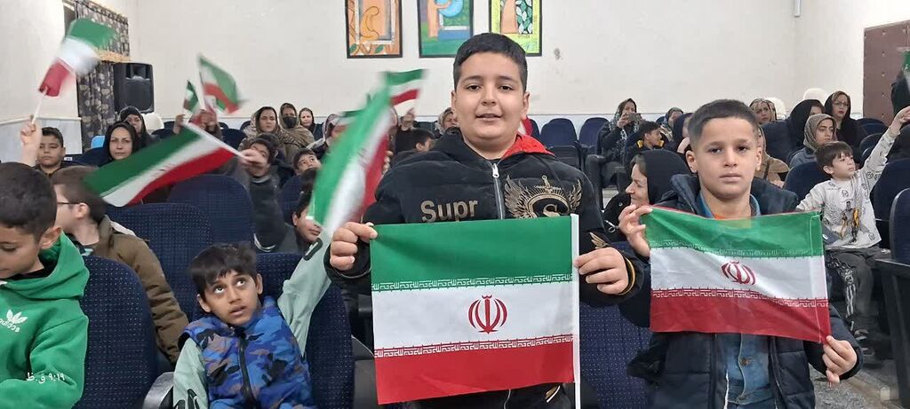 «جشن انقلاب» در مرکز کنگاور برگزار شد