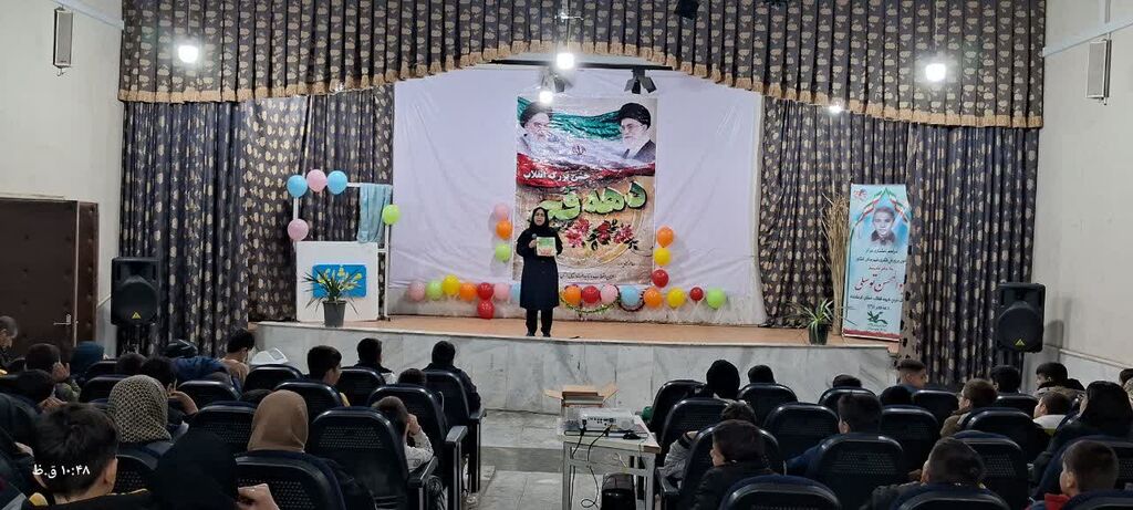 «جشن انقلاب» در مرکز کنگاور برگزار شد