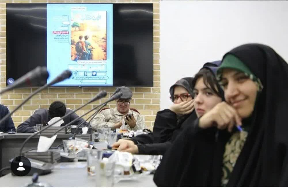 هم‌زمان با دهه فجر، نشست نقد و بررسی رمان «انجمن عقاب‌ها» برگزار شد