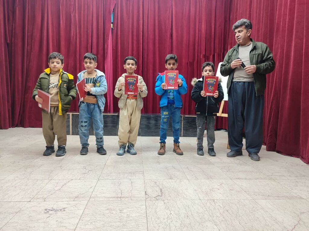 برگزاری ویژهبرنامههای دهه فجر کانون روانسر با حضور پرشور دانشآموزان