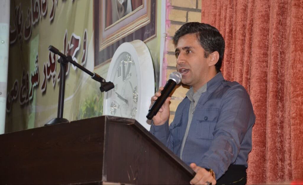 مرکز ثلاث باباجانی در جشن بزرگ انقلاب شهر تازهآباد برنامههای کانونی اجرا کرد