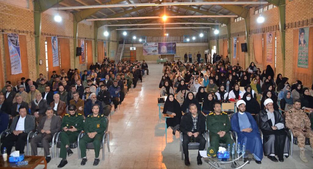 مرکز ثلاث باباجانی در جشن بزرگ انقلاب شهر تازه‌آباد برنامه‌های کانونی اجرا کرد