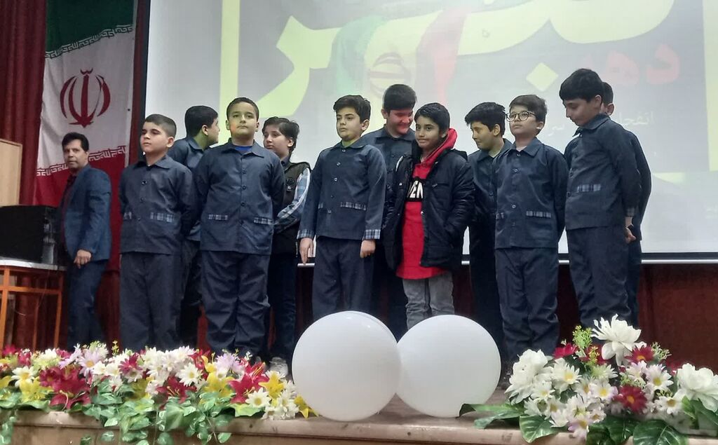 برگزاری جشن انقلاب با عنوان «انفجار نور، سرآغاز ظهور» در مرکز سنقر