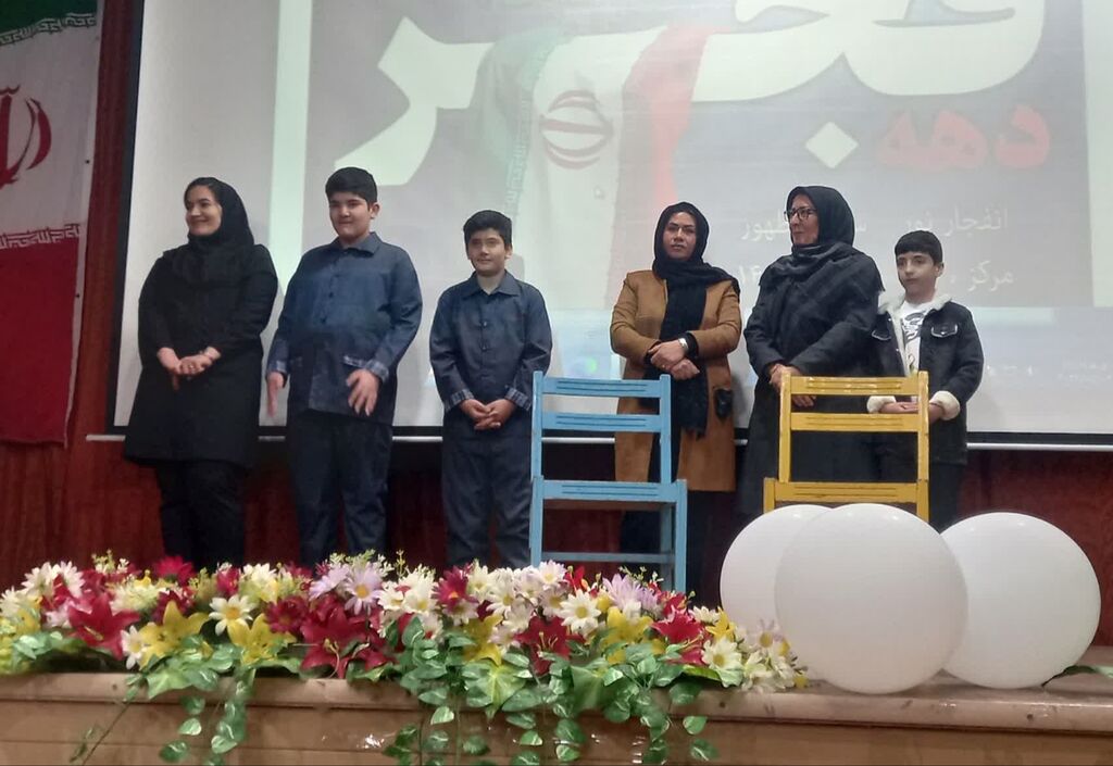 برگزاری جشن انقلاب با عنوان «انفجار نور، سرآغاز ظهور» در مرکز سنقر