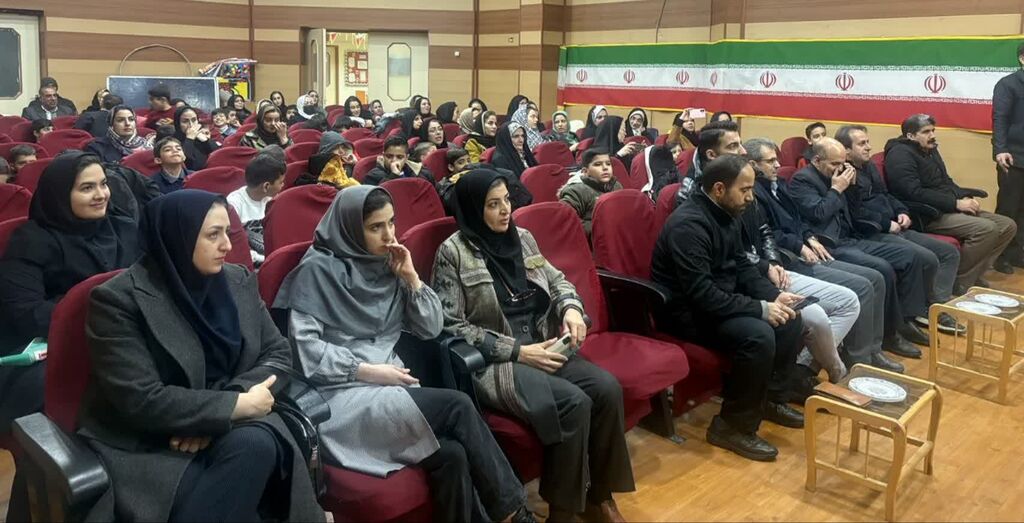 برگزاری جشن انقلاب با عنوان «انفجار نور، سرآغاز ظهور» در مرکز سنقر