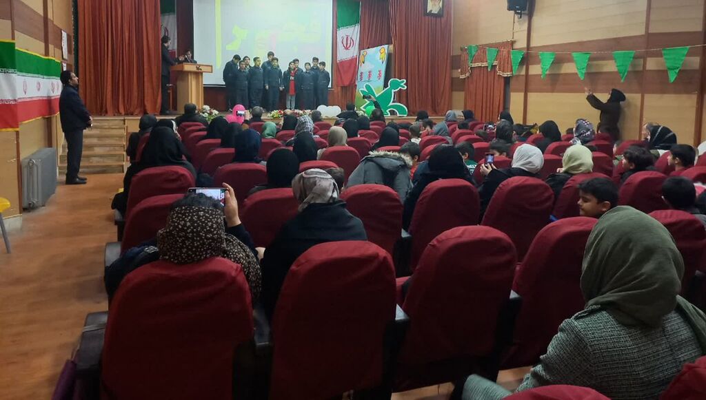 برگزاری جشن انقلاب با عنوان «انفجار نور، سرآغاز ظهور» در مرکز سنقر