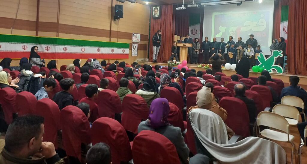 برگزاری جشن انقلاب با عنوان «انفجار نور، سرآغاز ظهور» در مرکز سنقر