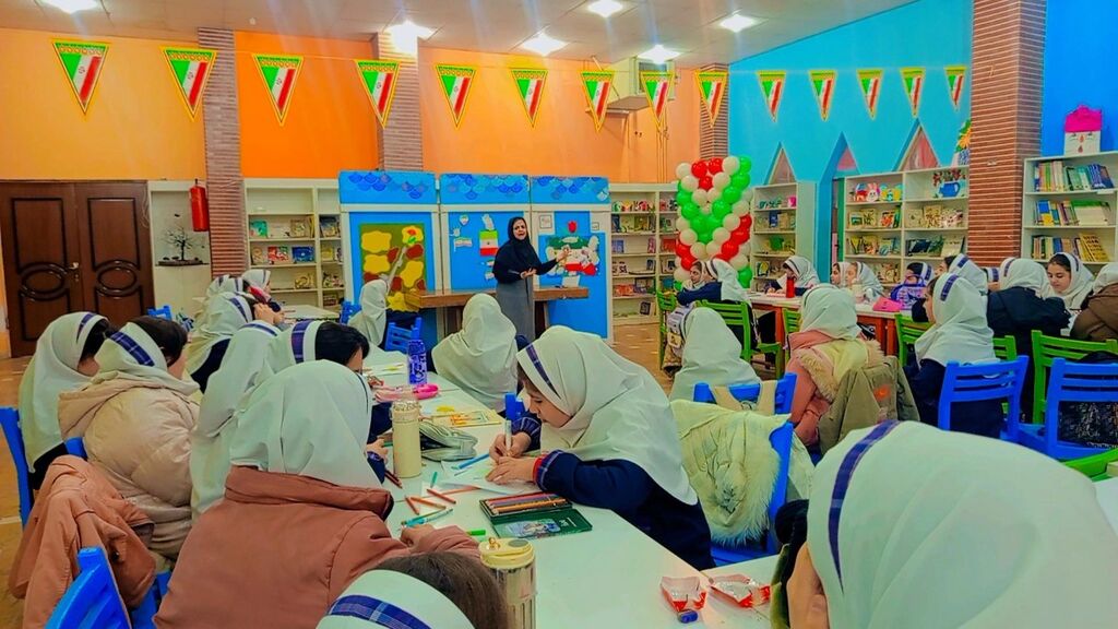 گرامیداشت دهه فجر در مراکز فرهنگی و هنری کانون قزوین