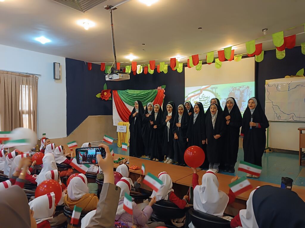 گرامی‌داشت دهه فجر در مراکز فرهنگی و هنری کانون قزوین