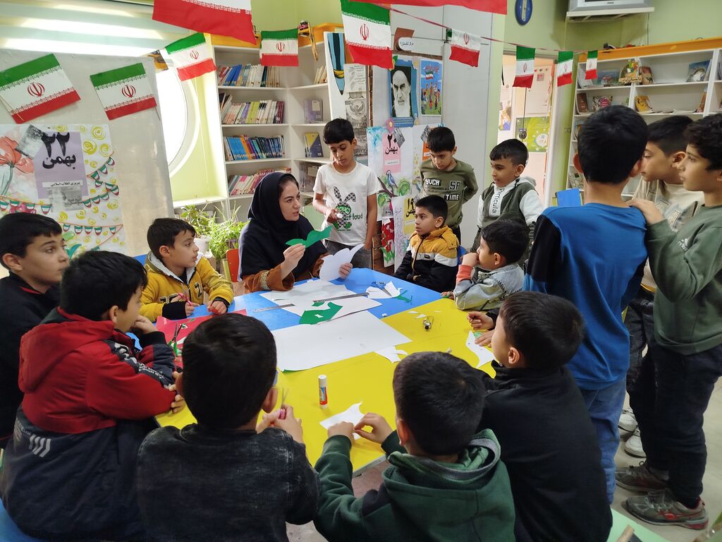 گرامی‌داشت دهه فجر در مراکز فرهنگی و هنری کانون قزوین