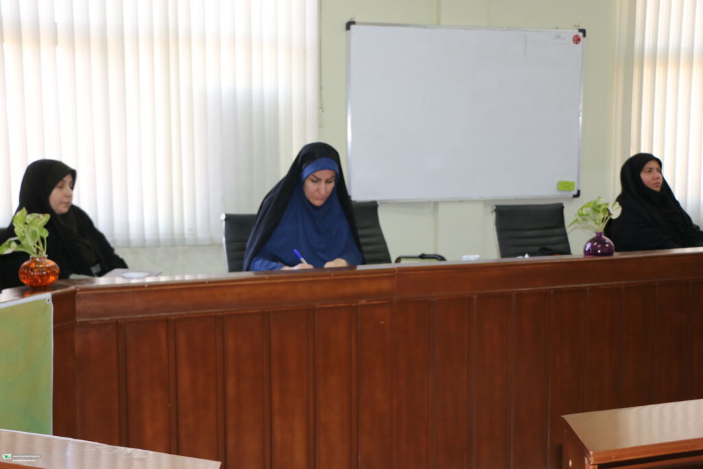 نشست تبیینی «تحلیل وضعیت نوجوانان در دی ماه ۱۴۰۴» در کانون فارس