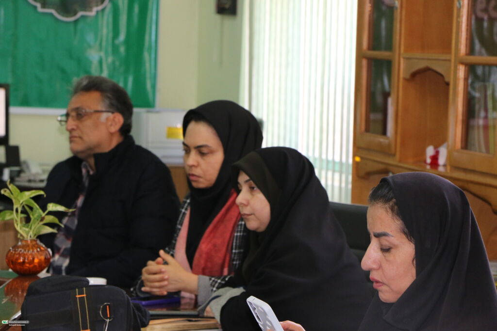 نشست تبیینی «تحلیل وضعیت نوجوانان در دی ماه ۱۴۰۴» در کانون فارس