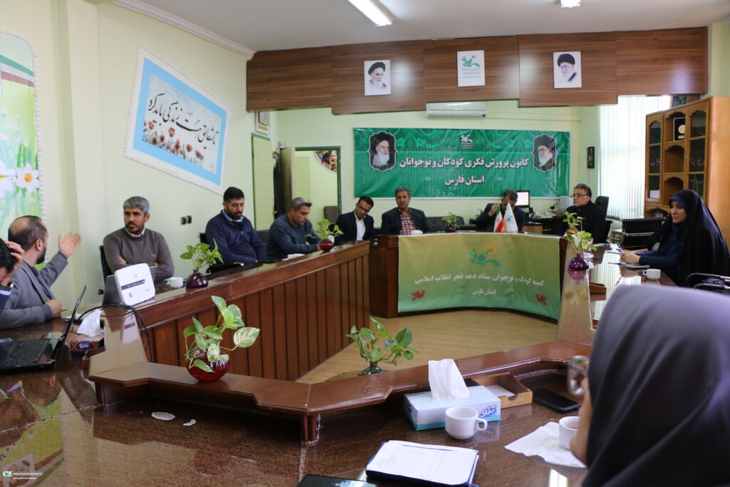 نشست تبیینی «تحلیل وضعیت نوجوانان در دی ماه ۱۴۰۴» در کانون فارس