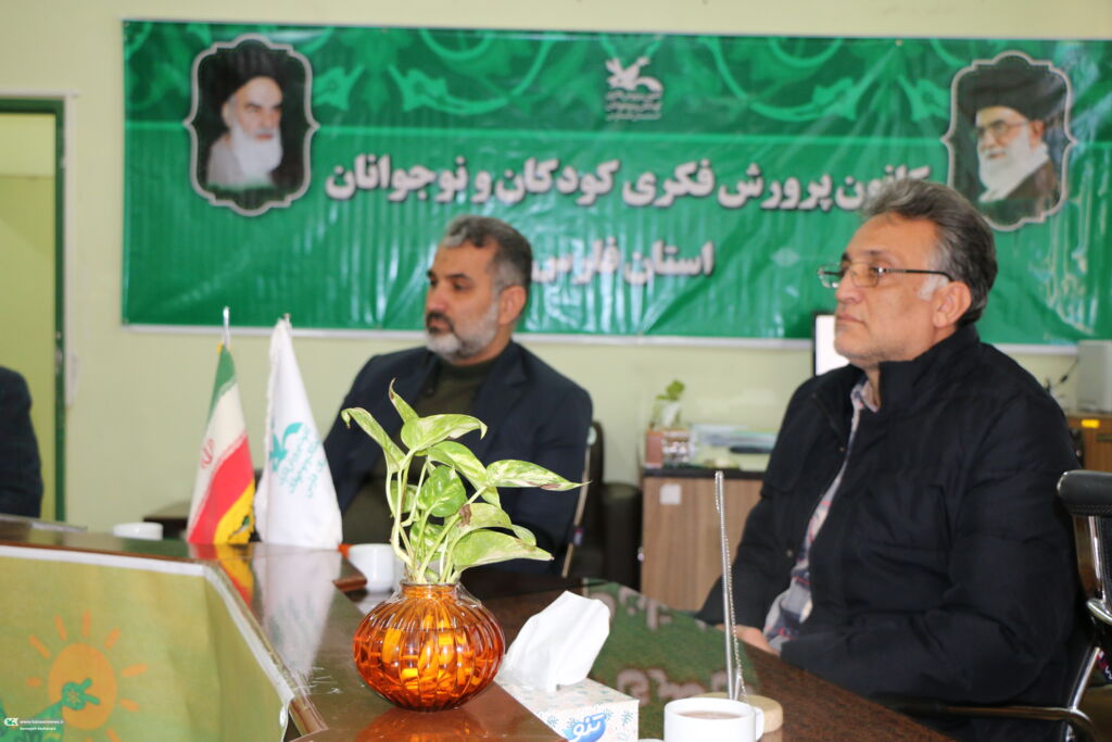 نشست تبیینی «تحلیل وضعیت نوجوانان در دی ماه ۱۴۰۴» در کانون فارس