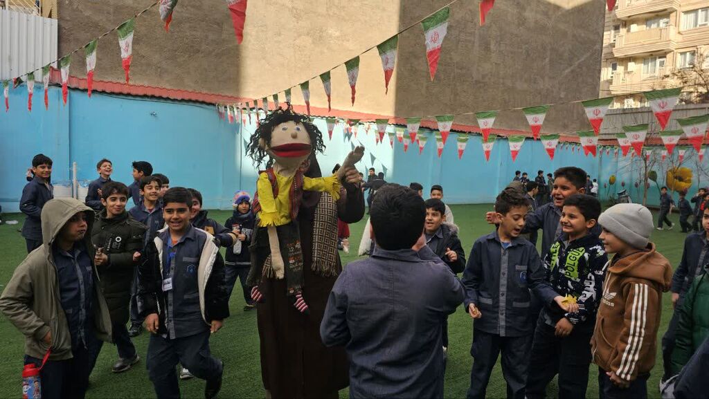 تولدی به رنگ ایثار؛ دیدار مدیرکل کانون البرز با فرزند شهید مصطفی مرآتی