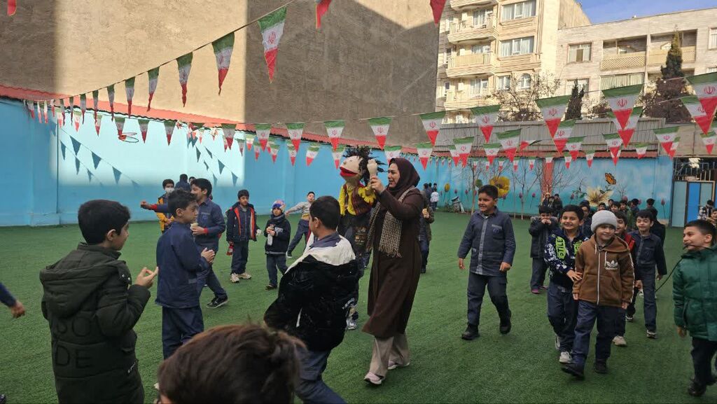 تولدی به رنگ ایثار؛ دیدار مدیرکل کانون البرز با فرزند شهید مصطفی مرآتی