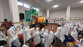 لبخند و یادگیری در مدارس؛ قهرمان آکواریوم به بیش از ۱۵۰۰ دانش‌آموز شادی هدیه داد