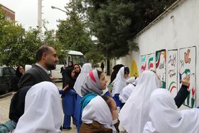 دیوارنگاره دهه فجر با مشارکت کودکان و نوجوانان در ساری اجرا شد