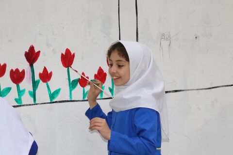 دیوارنگاره دهه فجر با مشارکت کودکان و نوجوانان در ساری اجرا شد