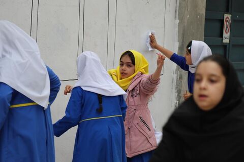 دیوارنگاره دهه فجر با مشارکت کودکان و نوجوانان در ساری اجرا شد