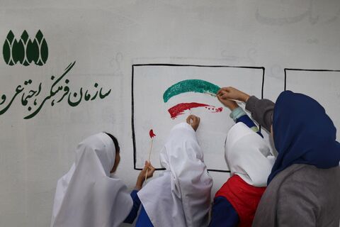 دیوارنگاره دهه فجر با مشارکت کودکان و نوجوانان در ساری اجرا شد