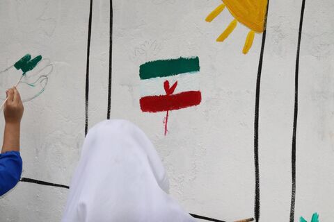 دیوارنگاره دهه فجر با مشارکت کودکان و نوجوانان در ساری اجرا شد