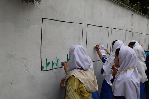 دیوارنگاره دهه فجر با مشارکت کودکان و نوجوانان در ساری اجرا شد