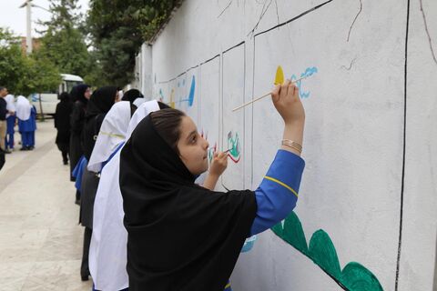 دیوارنگاره دهه فجر با مشارکت کودکان و نوجوانان در ساری اجرا شد