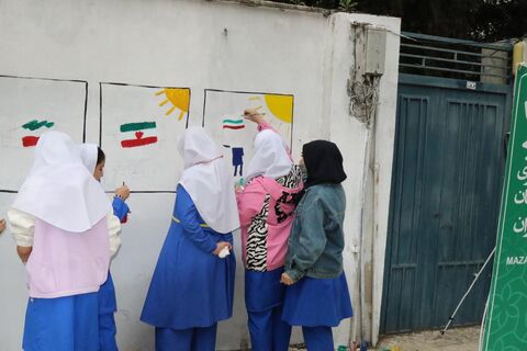 دیوارنگاره دهه فجر با مشارکت کودکان و نوجوانان در ساری اجرا شد