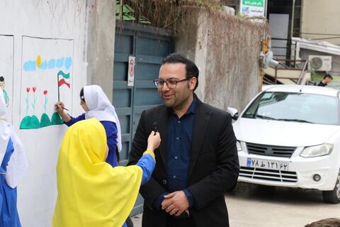 دیوارنگاره دهه فجر با مشارکت کودکان و نوجوانان در ساری اجرا شد