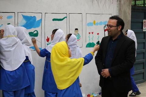 دیوارنگاره دهه فجر با مشارکت کودکان و نوجوانان در ساری اجرا شد