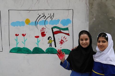 دیوارنگاره دهه فجر با مشارکت کودکان و نوجوانان در ساری اجرا شد