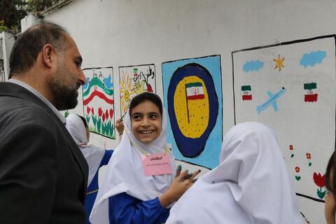 دیوارنگاره دهه فجر با مشارکت کودکان و نوجوانان در ساری اجرا شد