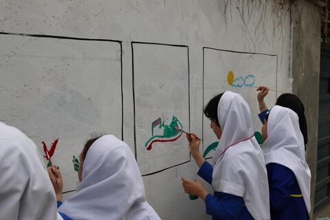 دیوارنگاره دهه فجر با مشارکت کودکان و نوجوانان در ساری اجرا شد