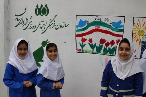 دیوارنگاره دهه فجر با مشارکت کودکان و نوجوانان در ساری اجرا شد