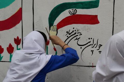 دیوارنگاره دهه فجر با مشارکت کودکان و نوجوانان در ساری اجرا شد