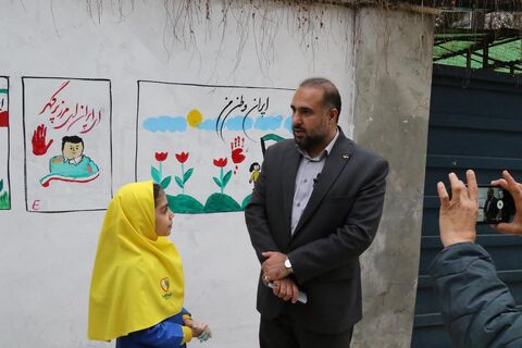 دیوارنگاره دهه فجر با مشارکت کودکان و نوجوانان در ساری اجرا شد