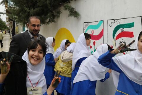 دیوارنگاره دهه فجر با مشارکت کودکان و نوجوانان در ساری اجرا شد