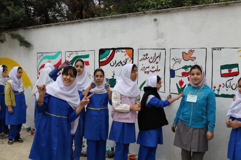 دیوارنگاره دهه فجر با مشارکت کودکان و نوجوانان در ساری اجرا شد