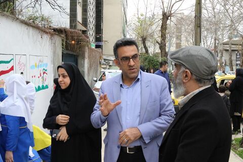 دیوارنگاره دهه فجر با مشارکت کودکان و نوجوانان در ساری اجرا شد