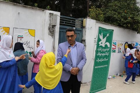 دیوارنگاره دهه فجر با مشارکت کودکان و نوجوانان در ساری اجرا شد