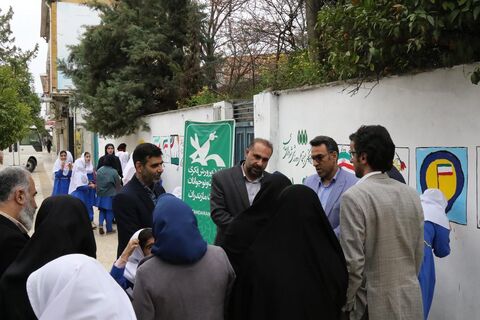 دیوارنگاره دهه فجر با مشارکت کودکان و نوجوانان در ساری اجرا شد