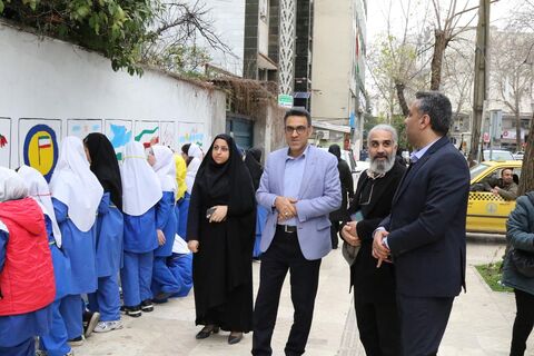 دیوارنگاره دهه فجر با مشارکت کودکان و نوجوانان در ساری اجرا شد